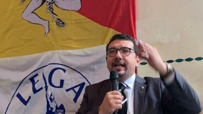 Lega: bandiera bruciata a Palermo. Gelarda: “Questi atti non rallenteranno il nostro cammino di riforme”