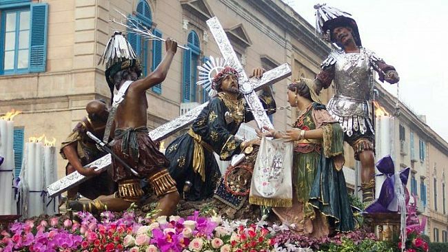 Trapani, la tradizionale celebrazione dei Misteri va avanti a gruppi chiusi e dirette Facebook