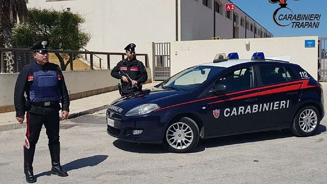 Coltiva marijuana ai domiciliari,  arrestato dai Carabinieri di Trapani