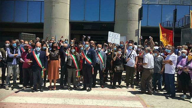 Aeroporto di Trapani: esce Alitalia entra Albastar. Il nuovo volo per Roma entusiasma i partecipanti del flash mob