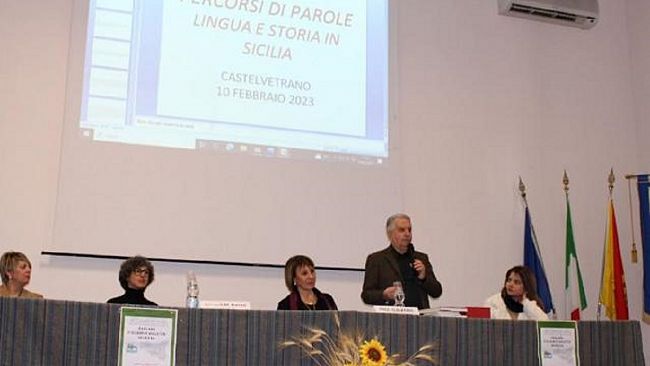 Liceo Classico Pantaleo: convegno “Parlare italiano e dialetto in Sicilia” 