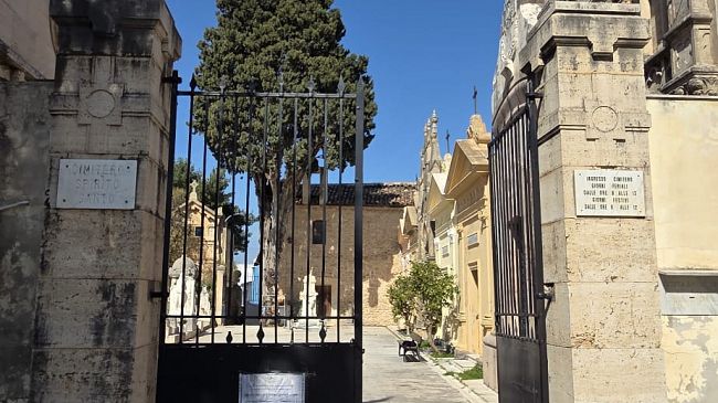 Alcamo, da oggi nuovi orari di apertura dei cimiteri comunali