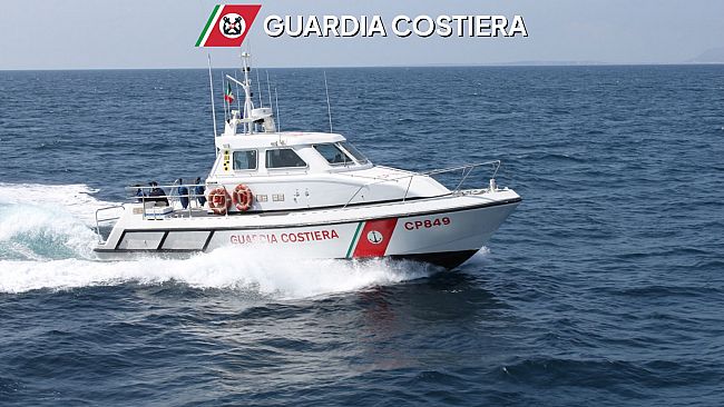 Soccorsi due diportisti alla deriva a 33 miglia dal porto trapanese