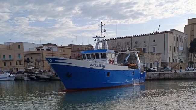 Mazara, incagliamento nel porto canale: stavolta è il turno del motopesca 