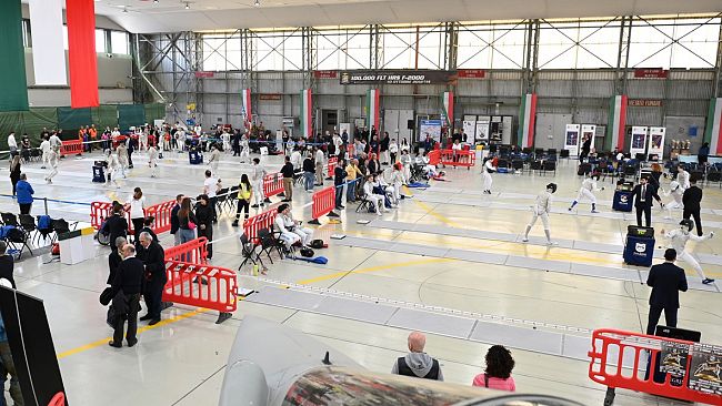 Misiliscemi. Il 37° stormo ha ospitato le gare regionali di scherma di qualificazione nazionale gold