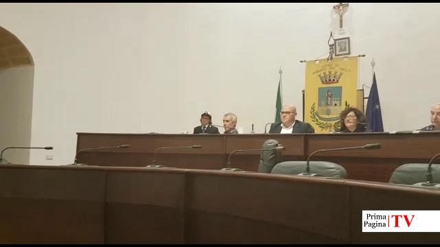 VIDEO – Il Consiglio comunale si riduce il gettone di presenza da 95 euro a 70 euro e revoca la delibera del 2004