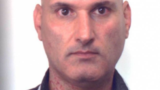 Ricercato dal 2013. Arrestato dai carabinieri mentre rientra in Italia
