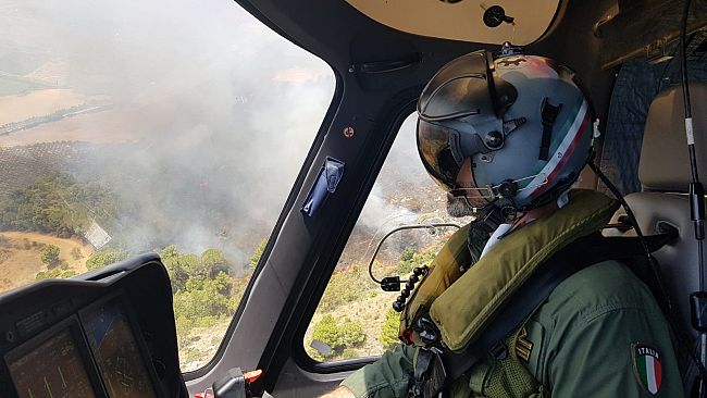 Straordinario lavoro dell’82º centro CSAR per lo spegnimento dell’incendio sulla Montagna Grande