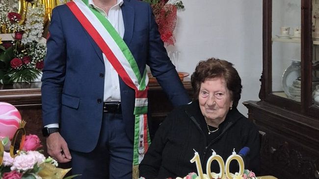 Nuova centenaria a Castellammare, Margherita Cruciata festeggia 100 anni