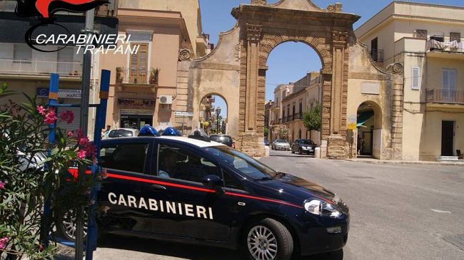 Estorsione e occupazione abusiva, scatta una denuncia