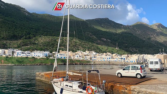 ​Unità da diporto alla deriva nelle acque di Marettimo, intervento della Guardia Costiera