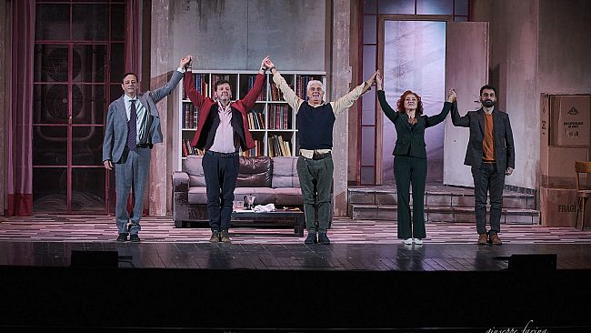 Marsala, grande successo per Biagio Izzo al Teatro Impero con “Finché giudice non ci separi”