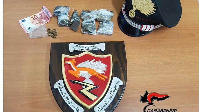 Trapani: sorpreso a spacciare droga, arrestato dai Carabinieri