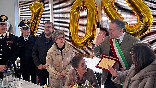 ​Festeggiamenti a Favignana per i 100 anni di Giovanna Ernandes
