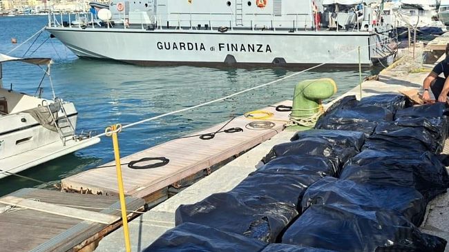 Denunciati tre trapanesi per ricettazione e contrabbando di corallo rosso