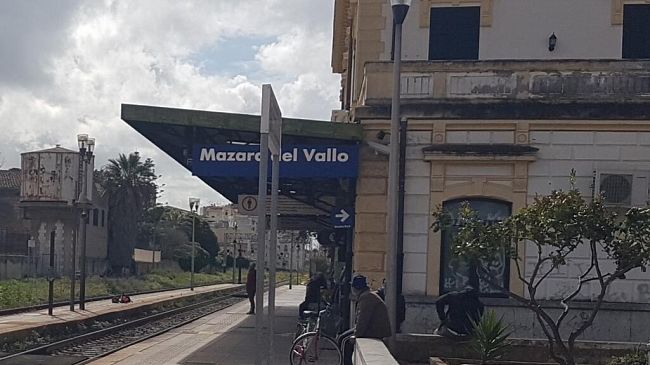 Mazara, un giovane accoltellato in una rissa fra immigrati nei pressi della stazione ferroviaria 