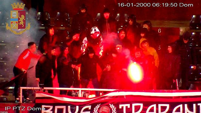 Trapani, fumogeni allo stadio. Daspo per due tifosi