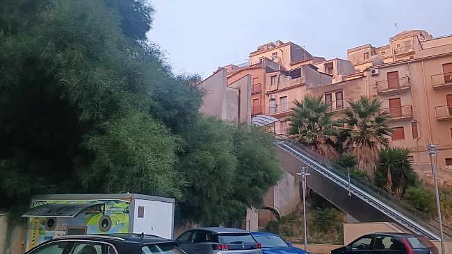 Salemi, Verde (Gruppo Misto) denuncia la trascuratezza della città tra erbacce e servizi mancanti