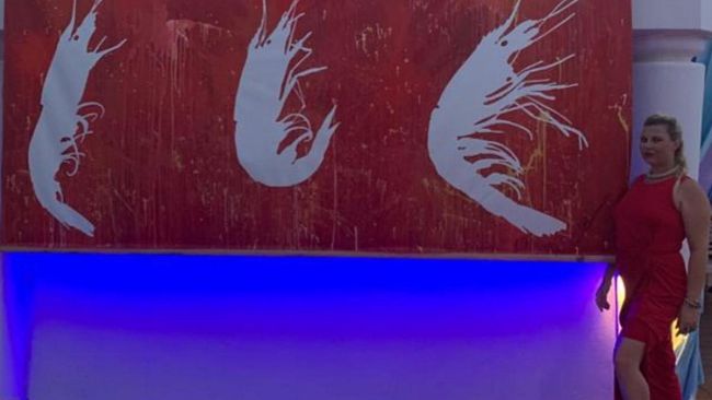 VIDEO – “La Danza del Gambero Rosso”, la quarta opera dell’artista Carla Bruno