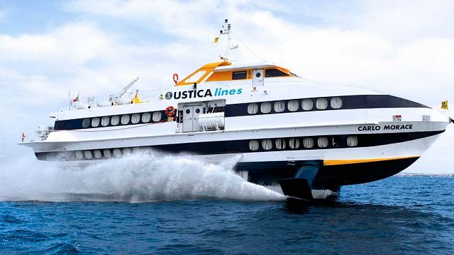 Trapani, catamarano costretto a rientrare in porto causa avaria