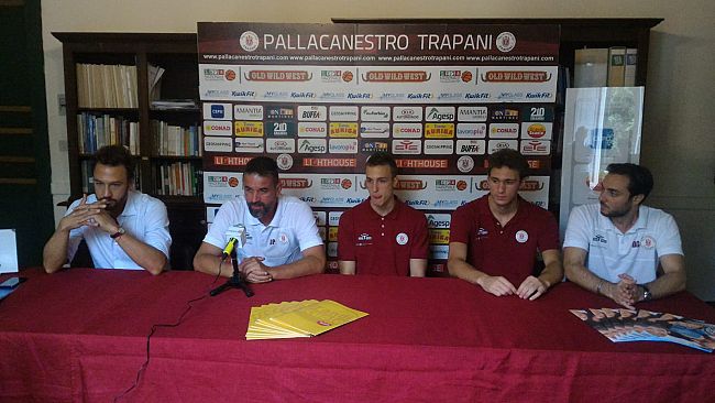 Pallacanestro Trapani, presentati Erik Czumbel e Federico Miaschi