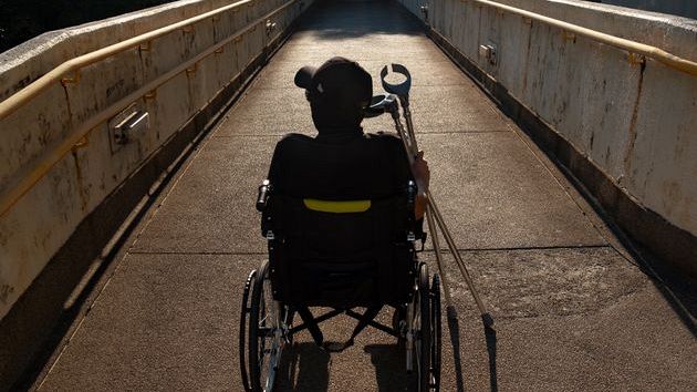 Tenta di uccidere il figlio invalido, donna arrestata