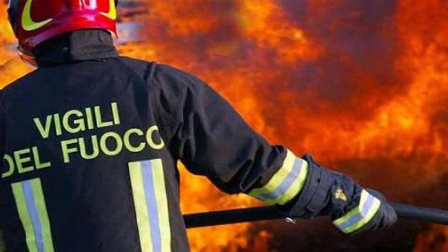 Marsala, incendio distrugge lido “Zelig”