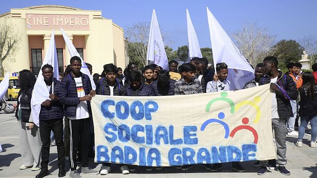 Badia Grande, a Marsala migranti in prima linea nell'urlo di condanna alle guerre