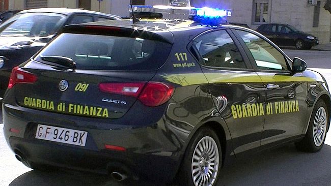 Palermo, la GDF scopre un arsenale di armi e munizioni al villaggio Santa Rosalia 