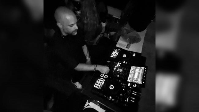 ​A Pantelleria un DJ set a sorpresa di Dario Denso Andriolo: arte, musica e incontri inaspettati