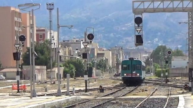 Finisce sotto un treno sulla linea fra Mazara e Petrosino. Ricoverato in gravissime condizioni