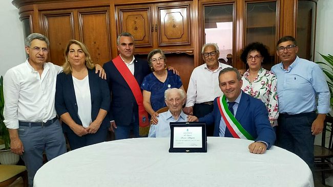 Marsala festeggia il nuovo nonnino centenario Rocco Alagna