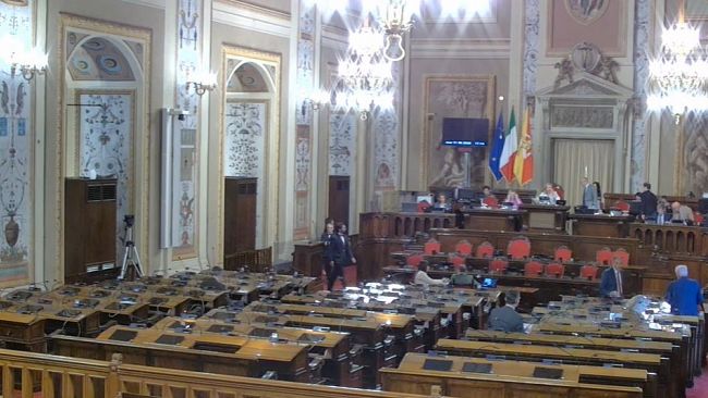 Terzo mandato dei sindaci: il voto segreto all'ARS affossa l'emendamento