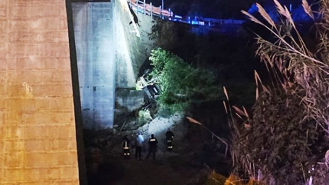 Drammatico incidente sulla SS115: auto precipita dal viadotto, salvo un 25enne