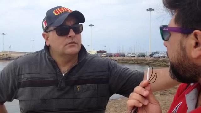 video-volontari-ripuliscono-tratto-di-spiaggia-in-citta-utilizzato-come-discarica-dai-nomadi