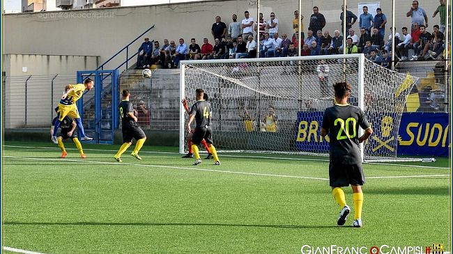 Calcio, Eccellenza: continua la marcia in vetta del Mazara, 2-0 al Caccamo