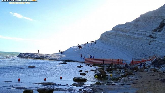 VIDEO- Visitatori a rischio presso la Scala dei Turchi
