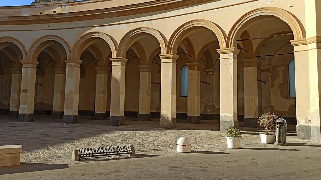 Trapani, furto alla “Chiazza”: rubata rastrelliera del Comune insieme a diverse biciclette