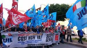 “Così non va”: sciopero generale Cgil e Uil  In 2.000 al corteo e al comizio di Trapani