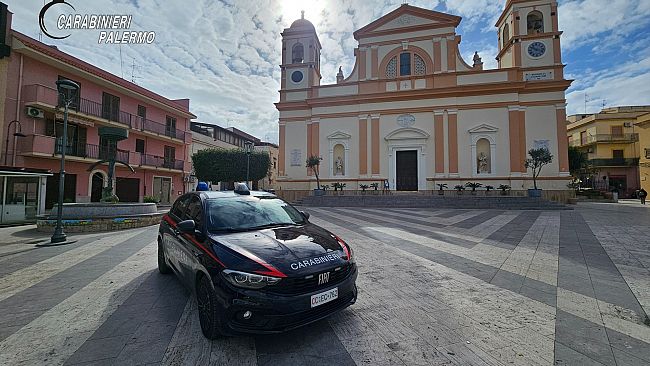 Controlli dei carabinieri tra Balestrate e Grisì: madre e figlio arrestati per droga