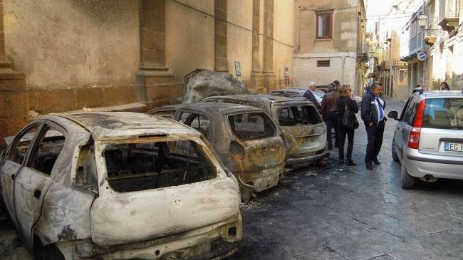 Marsala, 6 auto bruciate in via Rapisardi. Sembra esclusa matrice dolosa