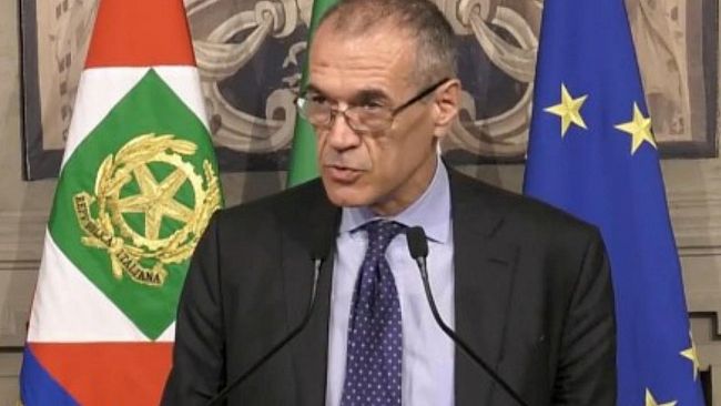 Cottarelli ha ricevuto incarico di Governo “a termine” da Mattarella. Chi è “Mister Forbici”?