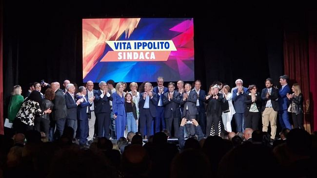 Grande partecipazione al Cine Teatro Rivoli per la presentazione del programma della candidata sindaca Vita Ippolito