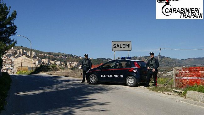 Salemi, si fingono clienti e rubano un anello da una gioielleria, denunciati