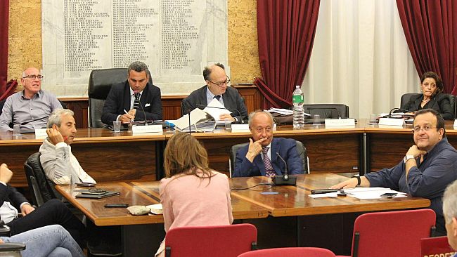 Ratificato dal Consiglio Comunale l’accordo di programma sul Porto. Il presidente Sturiano: “L’opera più importante per la città dal dopoguerra ad oggi”