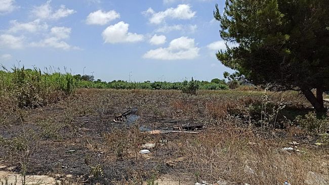 Trapani, in fiamme un terreno a Fontanelle. Intervengono i Vigili del Fuoco