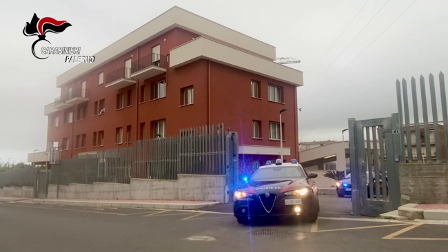 partinico-fontana-comunale-imbrattata-in-piazza-duomo-denunciato-un-20enne