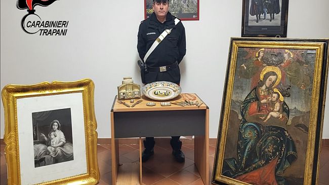 Recuperati quadri e altri beni trafugati a Erice, arrestato un 44enne