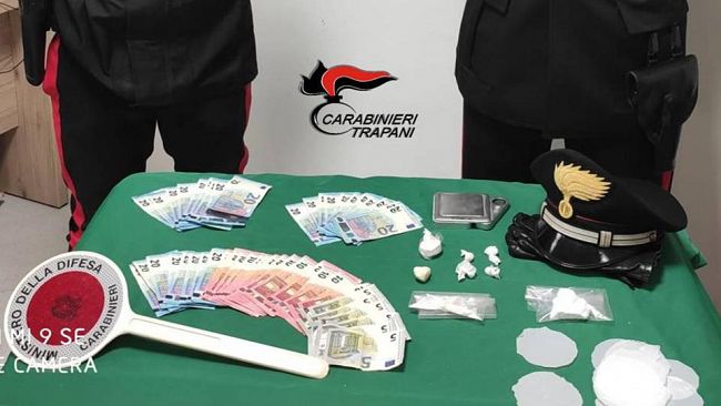 Mazara, si trova agli arresti domiciliari ma continua a spacciare: arrestato dai Carabinieri
