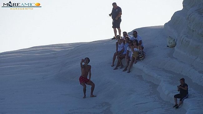 VIDEO-Mareamico Agrigento denuncia la nuova invasione della Scala dei Turchi